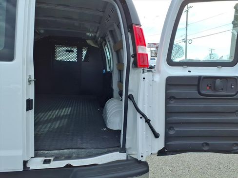 Used 2024 GMC Savana 2500 w/ Driver Convenience Package image 8