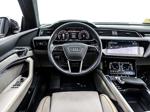 Used 2024 Audi Q8 e-tron Prestige w/ Prestige Package image 6