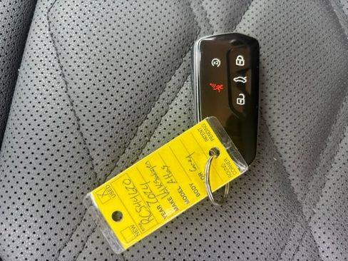 Used 2024 Volkswagen Atlas SE FWD image 18