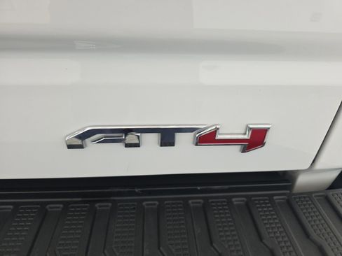 Used 2025 GMC Sierra 1500 AT4 w/ AT4 Premium Package AWD/4WD image 17