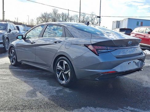 Used 2022 Hyundai Elantra Limited w/ Cargo Package image 4