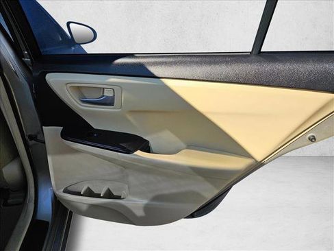 Used 2017 Toyota Camry LE image 21