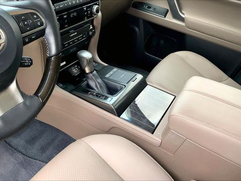 Used 2022 Lexus GX 460 Luxury w/ Sport Design Package AWD/4WD image 17