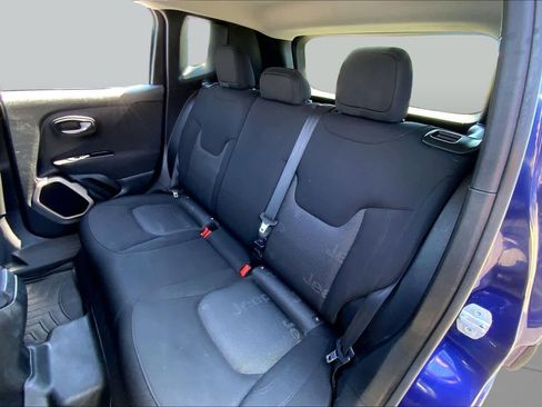 Used 2016 Jeep Renegade Latitude FWD image 21