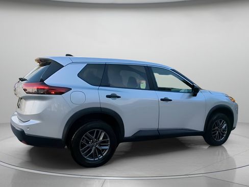 Used 2024 Nissan Rogue S FWD image 29