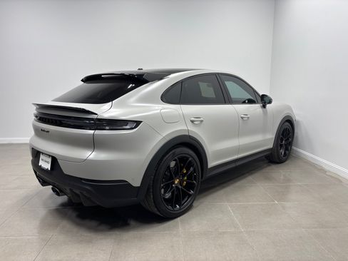 Used 2024 Porsche Cayenne Turbo GT AWD/4WD image 6