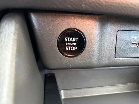 Used 2025 Nissan Rogue SV AWD/4WD image 30
