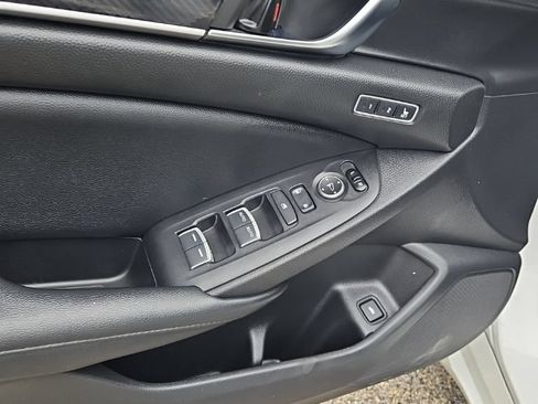 Used 2021 Honda Accord Touring image 11