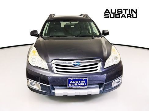 Used 2010 Subaru Outback 2.5i Limited AWD/4WD image 2
