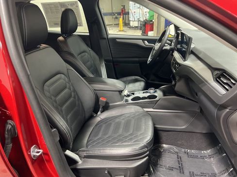 Certified 2023 Ford Escape Platinum w/ Premium Technology Package image 9