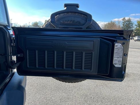 Used 2019 Jeep Wrangler Unlimited Sport image 18