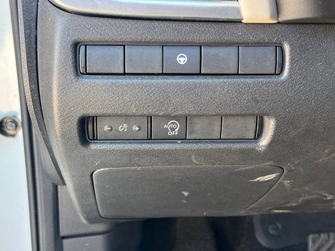 Used 2023 Nissan Rogue SV image 25