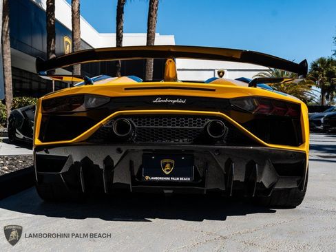 Used 2021 Lamborghini Aventador SVJ image 6