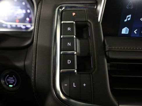 Used 2023 Chevrolet Tahoe Z71 w/ Z71 Off-Road Package AWD/4WD image 22