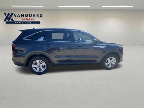 Used 2025 Kia Sorento LX image 12