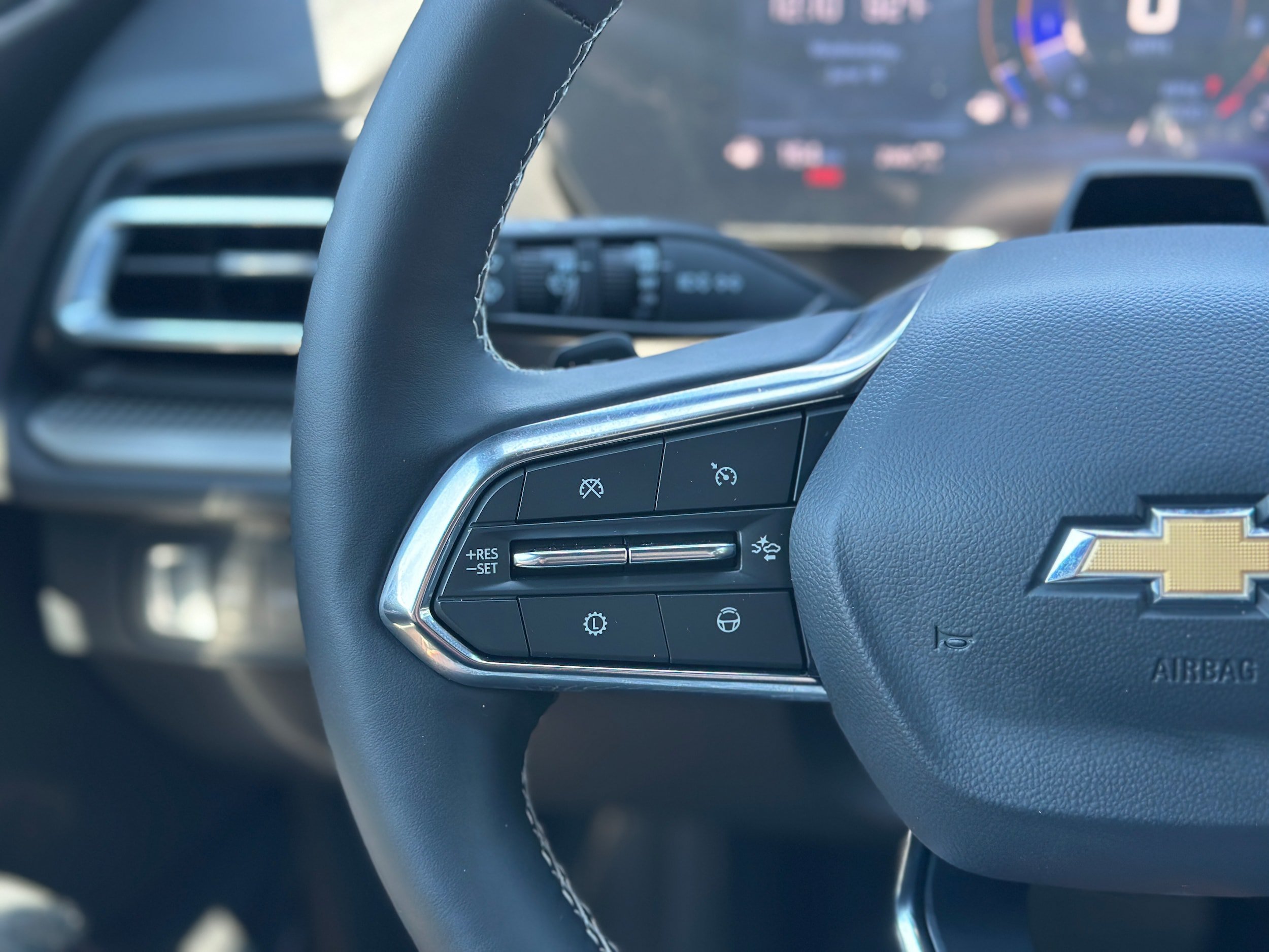 Used 2025 Chevrolet Traverse LT w/ Enhanced Driving Package AWD/4WD image 11