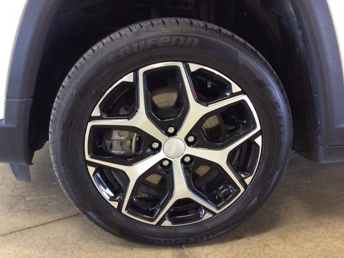 Used 2024 Jeep Compass Limited image 9