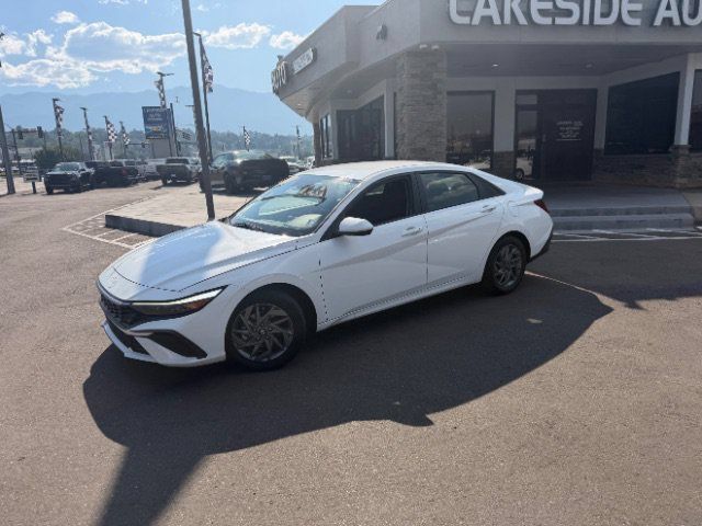 Used 2024 Hyundai Elantra SEL FWD image 3
