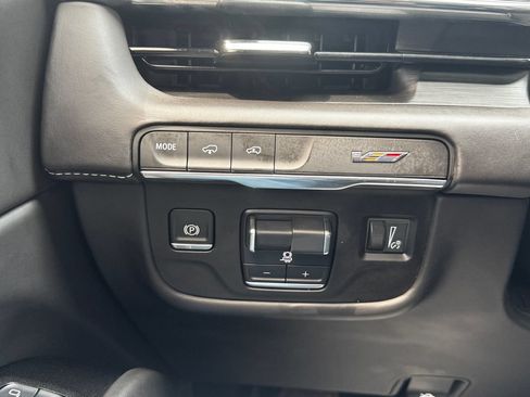 Used 2024 Cadillac Escalade V w/ LPO, ONYX Package AWD/4WD image 18