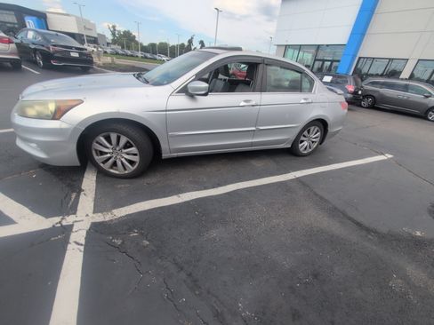 Used 2011 Honda Accord EX-L image 2
