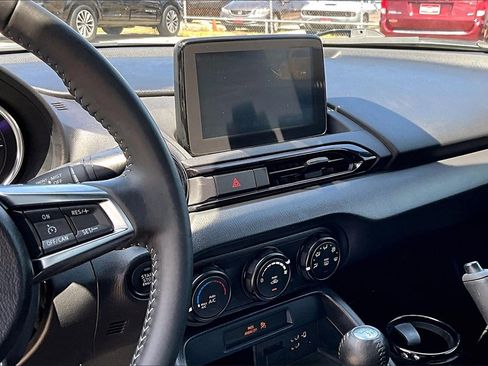 Used 2022 MAZDA MX-5 Miata Sport image 7