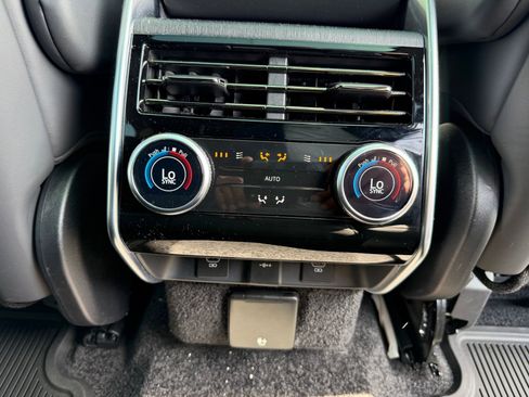 Certified 2025 Land Rover Range Rover SE image 16