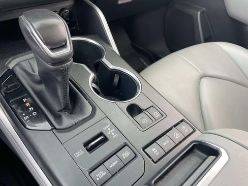 Used 2020 Toyota Highlander XLE AWD/4WD image 28