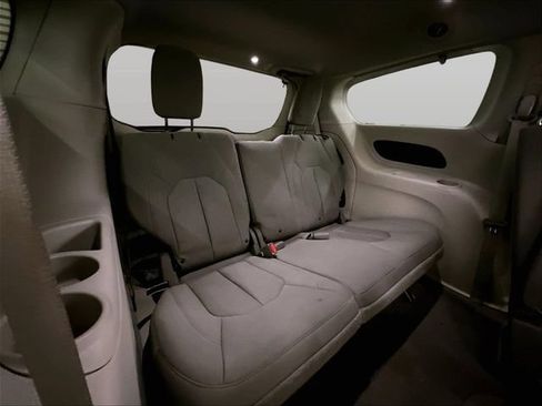 Used 2017 Chrysler Pacifica Touring FWD image 27