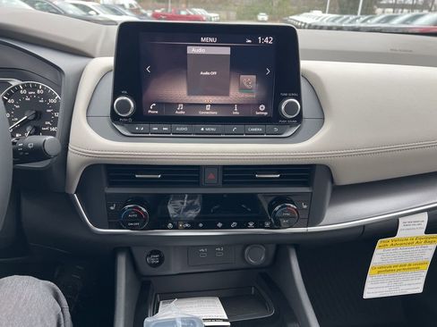 New 2025 Nissan Rogue SV w/ SV Premium Package image 18