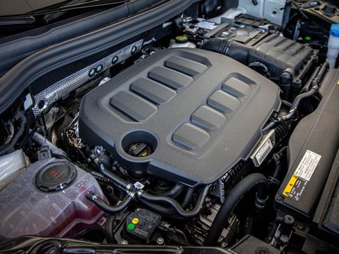 New 2026 Volkswagen Tiguan SE R-Line FWD image 10