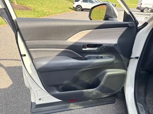 Certified 2024 Toyota Grand Highlander Platinum image 25