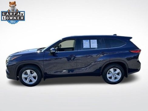 Used 2022 Toyota Highlander LE AWD/4WD image 4