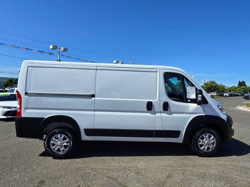 Used 2025 RAM ProMaster 2500 w/ Quick Order Package 22G SLT FWD image 6
