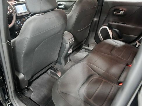 Used 2019 Jeep Renegade Latitude w/ Safety & Security Group II image 15