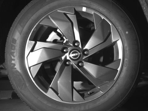 Used 2025 Nissan Rogue SV image 15