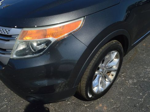 Used 2015 Ford Explorer XLT w/ Equipment Group 202A AWD/4WD image 3