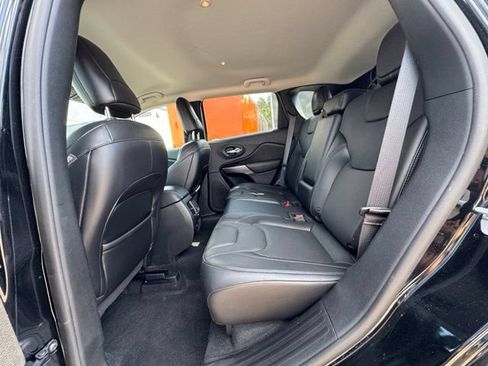 Used 2019 Jeep Cherokee Limited AWD/4WD image 13