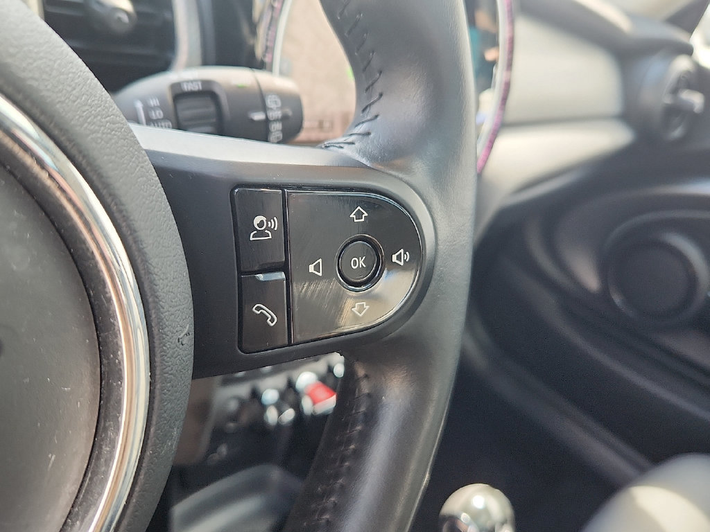 Used 2024 MINI Cooper 2-Door Hardtop FWD image 17