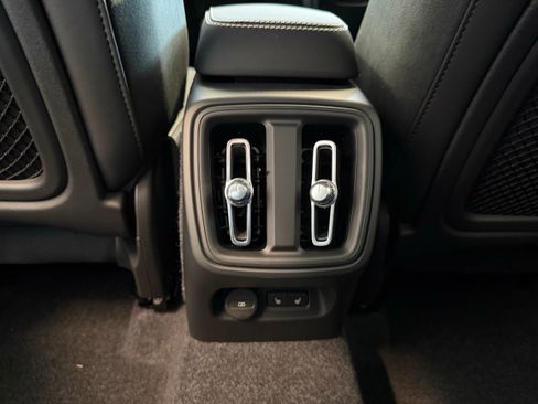 New 2026 Volvo XC40 B5 Ultra w/ Protection Package Premier image 24