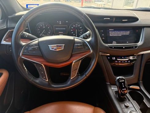 Used 2021 Cadillac XT5 Premium Luxury FWD image 8