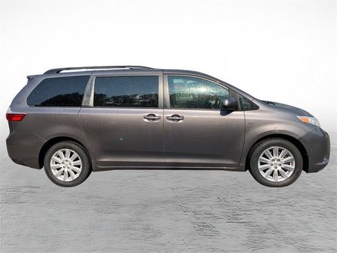 Used 2017 Toyota Sienna XLE Premium AWD/4WD image 2