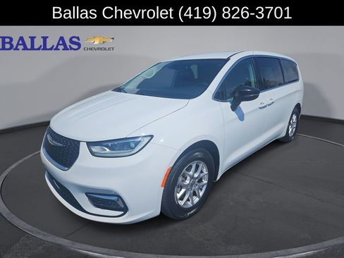 Used 2024 Chrysler Pacifica Touring-L FWD image 1
