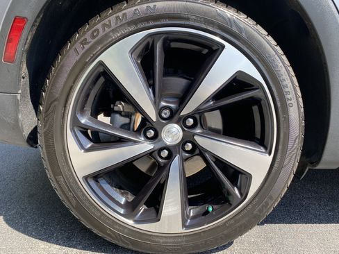 Used 2021 Buick Envision Essence FWD image 37