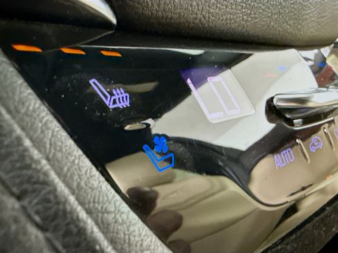 Used 2018 Cadillac XT5 Premium Luxury w/ Driver Assist Package FWD image 25