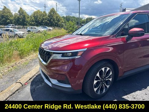 Used 2022 Kia Carnival EX FWD image 2