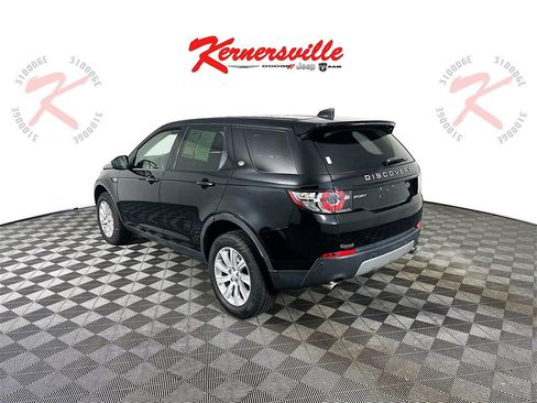 Used 2019 Land Rover Discovery Sport SE image 5