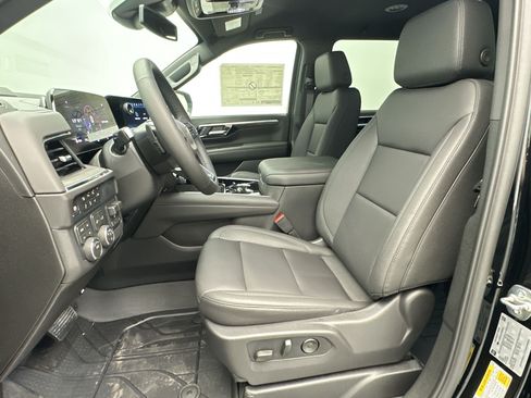New 2026 Chevrolet Suburban LT w/ Comfort Package AWD/4WD image 5