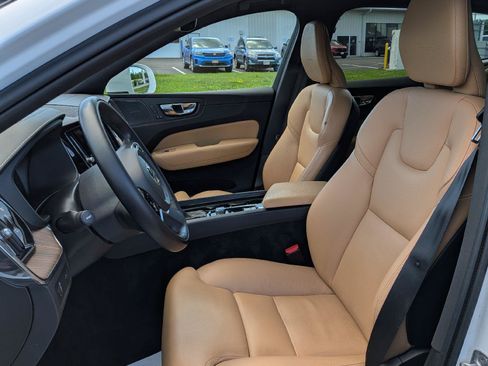 Used 2019 Volvo XC60 T5 Inscription w/ Protection Package Premier AWD/4WD image 11