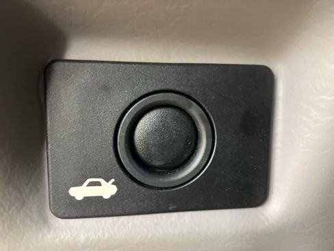 Used 2000 Ford Taurus SES image 17