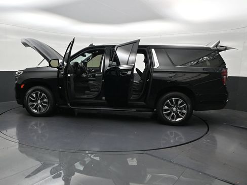 Used 2023 Chevrolet Suburban LT RWD image 36
